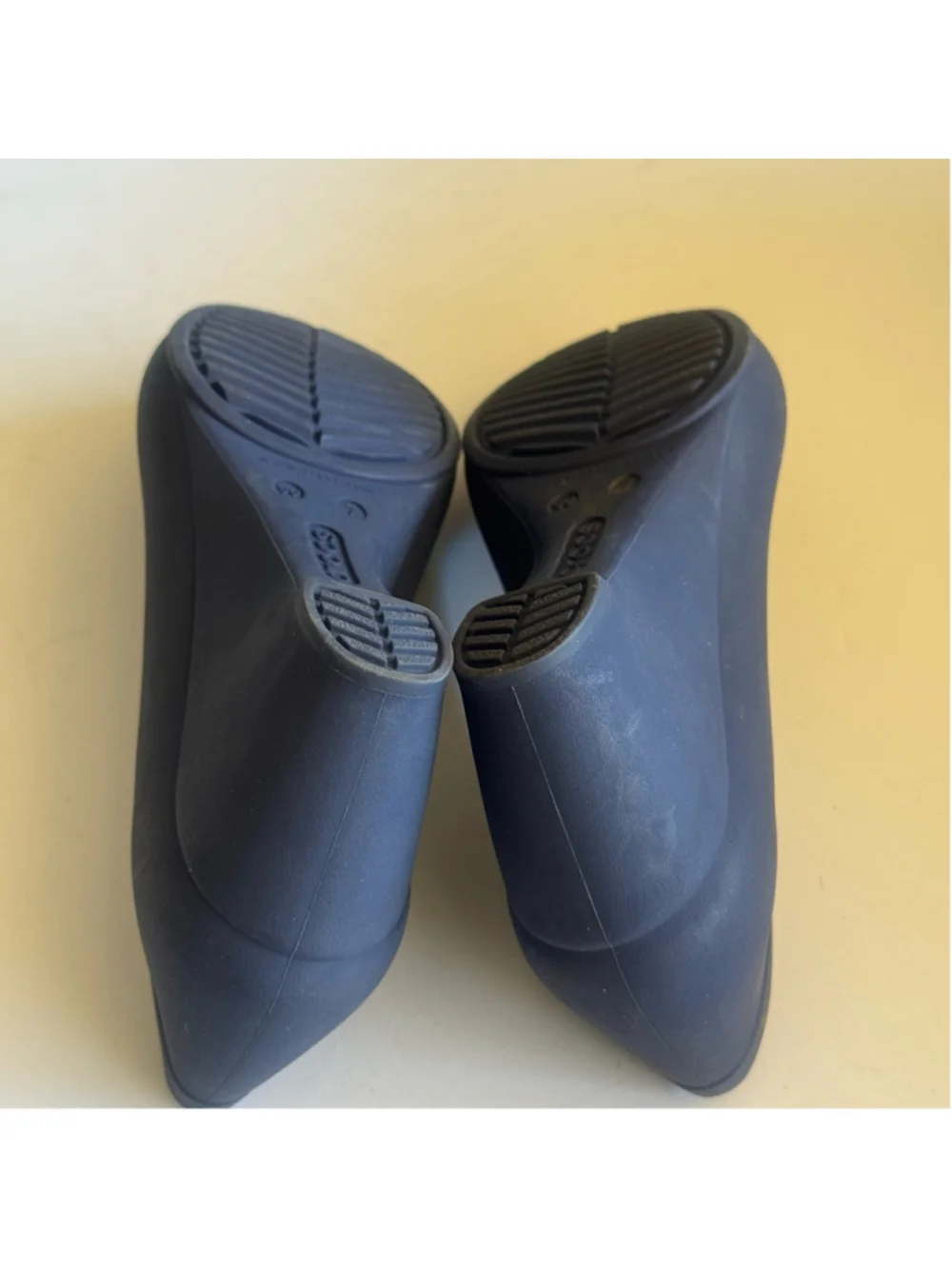 Crocs Dual Comfort Navy Blue Wedge Pumps Women’s Size 7 Work Career Shoes